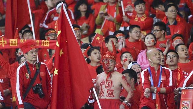 成婚生子后的冬冬（梅艳芳 饰）过着相夫教子的的日子，但世界其实不承平。履历过核爆炸后，世界面对水荒，但却有一家神秘的清水公司节制着纯清水并从中谋取暴利，乃至遏制了全部社会的命根子。此时，一名名叫漫空（金城武 饰）的人被推到台前，成为其背后权势反当局的魁首。但是，不悠久空被杀，杀手将此罪恶移祸给冬冬的老公（刘松仁 饰），他也是那时的公安局长。局长是以被杀，冬冬也被捕，军长乘隙策动了政变。陈三（杨紫琼 饰）救出总统，同时陈七（张曼玉 饰）受冬冬之托带着冬冬的女儿往寻觅清洁的水源，冬冬也终究重拾信心做回女飞侠。